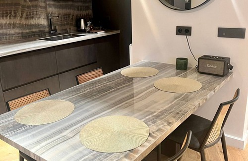 Faubourg-du-Roule Apartment | Appartement Luxueux Situé en Plein Cœur du Parc Monceau