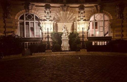 Faubourg-du-Roule Apartment | Appartement Luxueux Situé en Plein Cœur du Parc Monceau