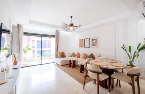 Tassoultante Apartment | Appartement Moderne & Élégant à Noria - Piscine & Jardin