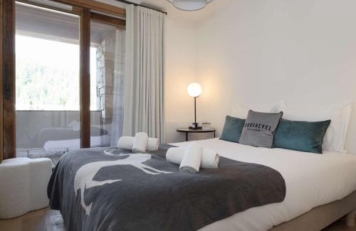 Courchevel Apartment | Appartement moderne 46 m², 4 pers, Courchevel Moriond, skis aux pieds, balcon, parking, wifi, ascenseur - FR-1-631-170