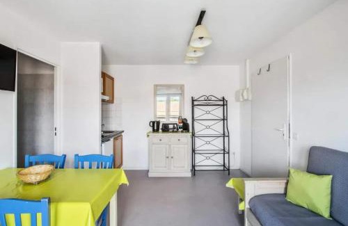 Carnoux-en-Provence Apartment | Appartement moderne avec vue à Carnoux-en-Provence 26 m², piscine
