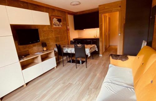 La Clusaz Apartment | Appartement moderne centre village avec balcon et garage - FR-1-459-222