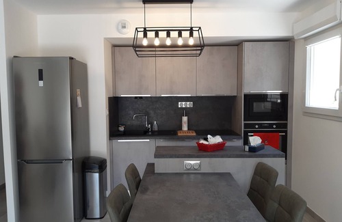 Vias Apartment | Appartement Neuf, 4 Personnes à Quelques Minutes de la Plage, 700 m du Centre