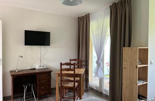 Equemauville Apartment | Appartement normandie avec piscine et jardin