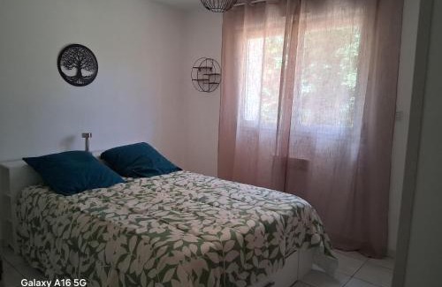 Piolenc Apartment | Appartement plain-pied