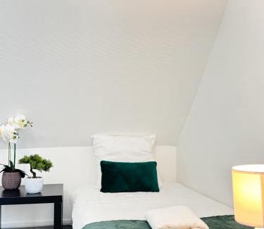 Meaux Apartment | Appartement Platanes 7 - Proche Disneyland - Parking Gratuit - Meaux