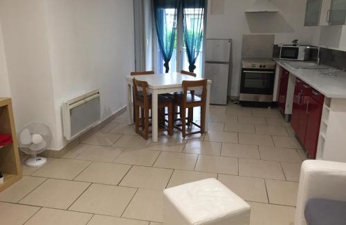 Meze Apartment | Appartement proche du port