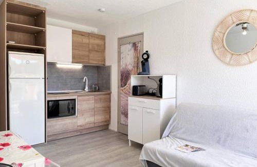 La Faviere Apartment | Appartement rénové, 2 pièces, climatisé, garage, balcon, à 350m de la plage - Bormes-les-Mimosas - FR-1-251-526
