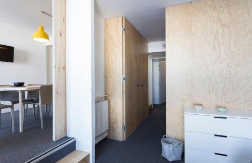 Arc-2000 Apartment | Appartement rénové 3 pièces avec balcons, WIFI, proche centre station - FR-1-346-533