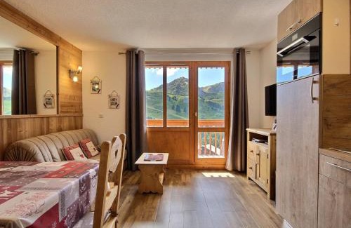 Belle Plagne Apartment | Appartement rénové 4 pers, balcon, proche pistes - FR-1-455-90
