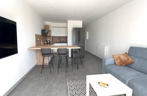 Le Pouliguen Apartment | Appartement rénové avec terrasse au Pouliguen, proche plage, port et commerces - FR-1-392-235