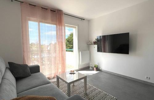 Le Pouliguen Apartment | Appartement rénové avec terrasse au Pouliguen, proche plage, port et commerces - FR-1-392-235