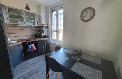 Mers-les-Bains Apartment | appartement rénové et lumineux a mers les bains au dessus d'un ancien commerce mersois en duplex pour 4 personnes pour du repos, des vacances ou pour le travail