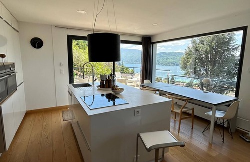Annecy-le-Vieux Apartment | Appartement RDC 6 Pers, vue Unique lac Annecy, Terrasse 60 m² et Spa, à 5 mn lac