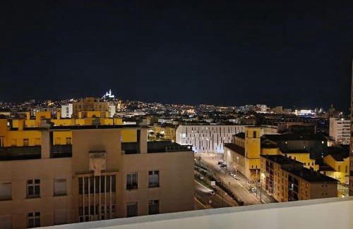 Saint-Lazare Apartment | Appartement Saint Charles