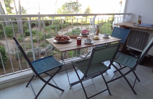Boulouris-sur-Mer Apartment | Appartement Spacieux et Calme Dans un Écrin de Verdure à 150 Mètres du Littoral