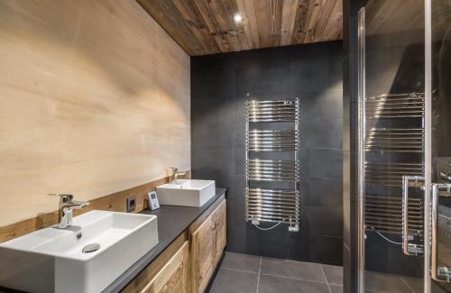 Meribel Village Apartment | Appartement spacieux avec sauna, proche pistes et commerces à Méribel Village - FR-1-566-58