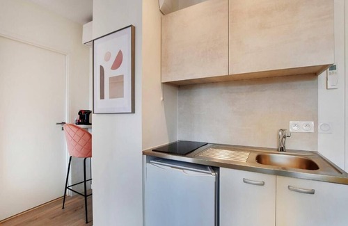 Levallois-Perret Apartment | Appartement Supérieur: two-Bedroom with WiFi & AC Near Paris