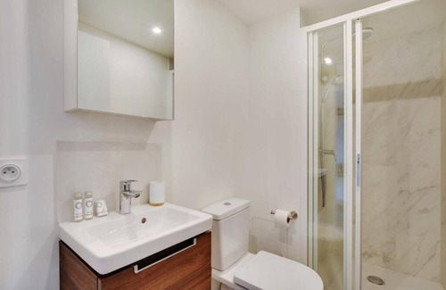 Levallois-Perret Apartment | Appartement Supérieur: two-Bedroom with WiFi & AC Near Paris