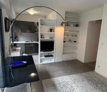 Faubourg Saint-Germain Apartment | Appartement Suffren Champs de Mars