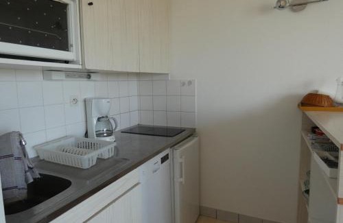 Saint-Jean-de-Monts Apartment | Appartement T2+ cabine avec piscine et parking à Saint-Jean-de-Monts - FR-1-323-315