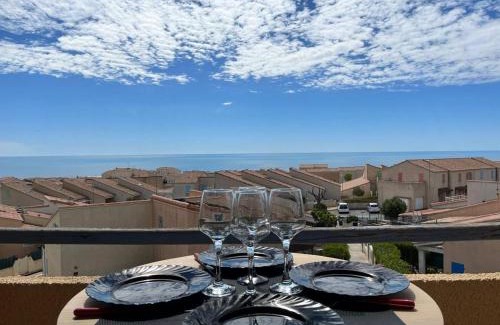 Saint-Pierre-la-Mer Apartment | Appartement T2 cabine vue mer - Saint Pierre la Mer 4MED97