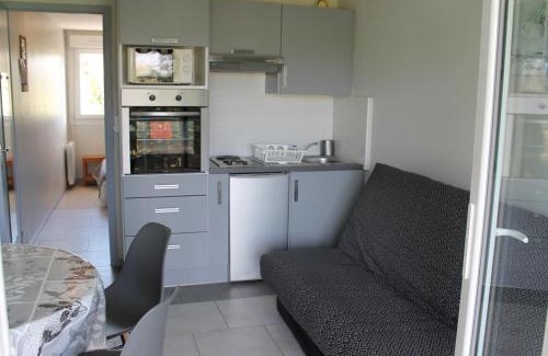 La Roche-Posay Apartment | Appartement T2 avec terrasse à 100m des Thermes, Wi-Fi, proche centre de La Roche-Posay - FR-1-541-23