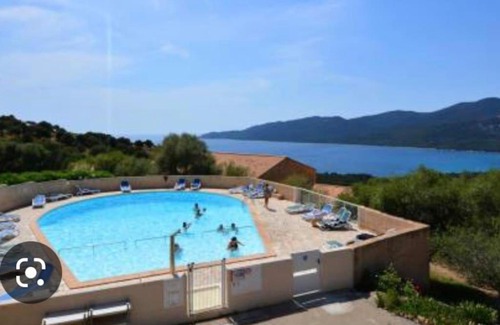 Serra-di-Ferro Apartment | Appartement T2 avec piscine aux portes de la plage de Cupabia