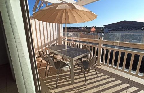 Biscarrosse Plage Apartment | Appartement T2 Cabine avec Balcon, Parking Privé, à 250m de la Plage - Biscarrosse Plage - FR-1-521-154