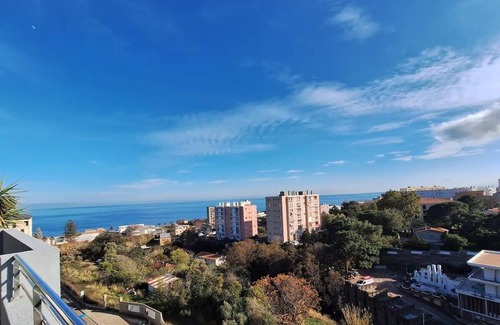 Bastia Apartment | Appartement T3 75m2 Bastia. 5 Minutes de la Plage. Dernier Étage vue mer
