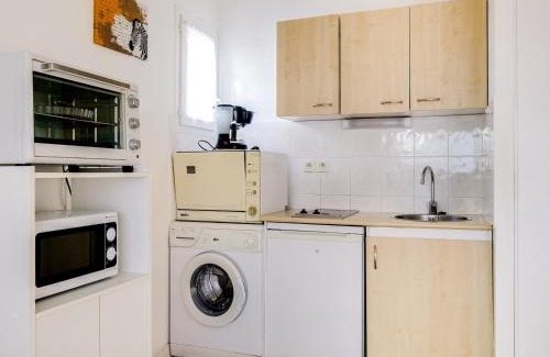 Biscarrosse Plage Apartment | Appartement T3 avec Terrasse - à 50m de la Plage de Biscarrosse, Parking Privé Inclus - FR-1-521-15