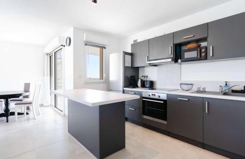 Narbonne-Plage Apartment | Appartement T3 Climatisé avec WIFI, Balcon et Parking à 300m de la Plage - Narbonne Plage - FR-1-409-255