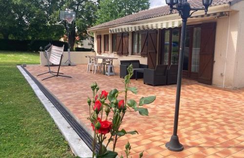 Givet Apartment | Appartement T3 dans pavillon avec terrasse et jardin