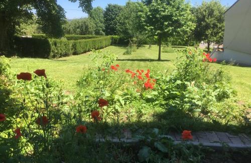 Givet Apartment | Appartement T3 dans pavillon avec terrasse et jardin