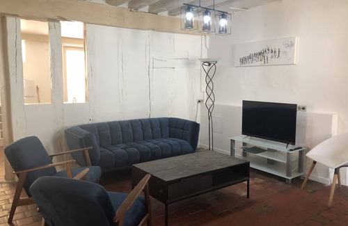 Auxerre Apartment | Appartement Très Spacieux de 120 m2 Dans une Magnifique Maison du Moyen âge