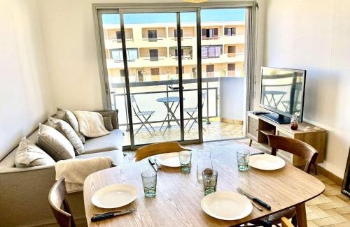 Port-la-Nouvelle Apartment | Appartement traversant, proche plage, 2 balcons, pets ok, ménage inclus, jusqu’à 8 pers, Port-la-Nouvelle - FR-1-229C-94
