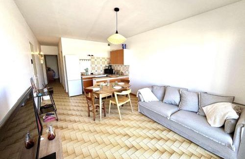 Port-la-Nouvelle Apartment | Appartement traversant, proche plage, 2 balcons, pets ok, ménage inclus, jusqu’à 8 pers, Port-la-Nouvelle - FR-1-229C-94