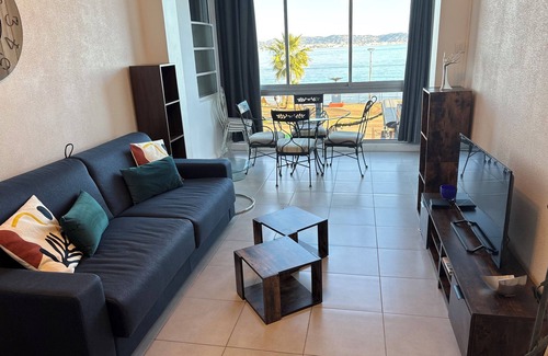 Theoule-sur-Mer Apartment | Appartement VUE SUR LA Baie DE Cannes