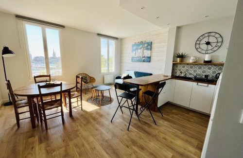 La Rochelle City Centre Apartment | Appartement vue port - quai valin