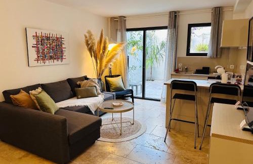 Aigues-Mortes Medieval City Apartment | Appartements 3 étoiles terrasse ou patio intra-muros