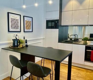 Centre Erlon Apartment | Appartements de charme du Général Leclerc - Place d'Erlon - Hypercentre - Gare - Reims