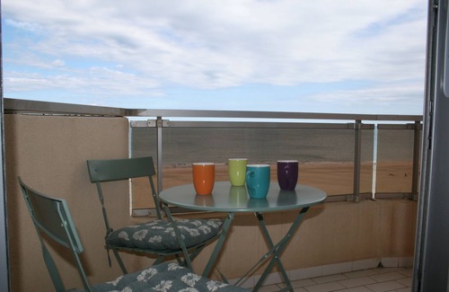 La Cote Radieuse Apartment | APPARTMENT F3 FRONT DE MER + PARKING + INTERNET
