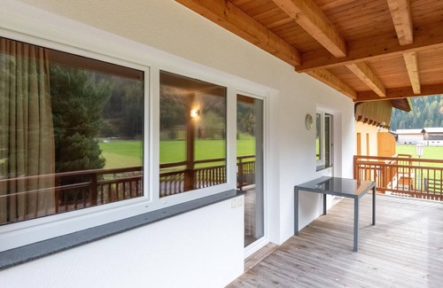 Huben Apartment | Appealing apartment in Längenfeld with terrace