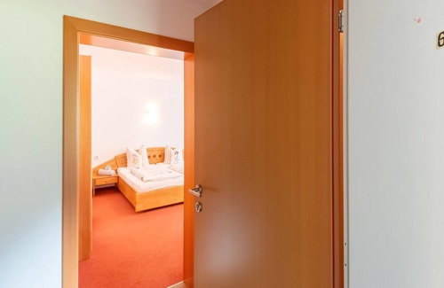 Huben Apartment | Appealing apartment in Längenfeld with terrace