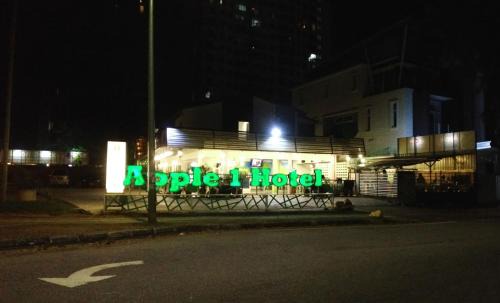 Downtown George Town Hotel | Apple 1 Hotel Gurney