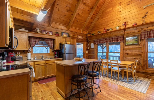 Boone Cabin | Apple Cove - hot tub, wood burning fireplace, pet friendly