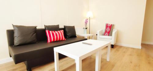 Hillingdon Apartment | Apple Garden A-2