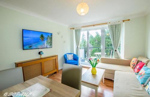 Cowley Apartment | Apple Perch 2BR Flat - Free Parking