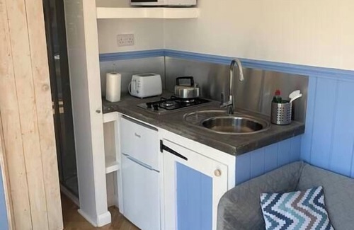 Kilgetty House | Apple Tree Hut (With Hot-Tub)