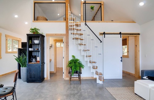 Apple Valley Cabin | Apple Valley Cabin w/Views, Dogs Welcome
